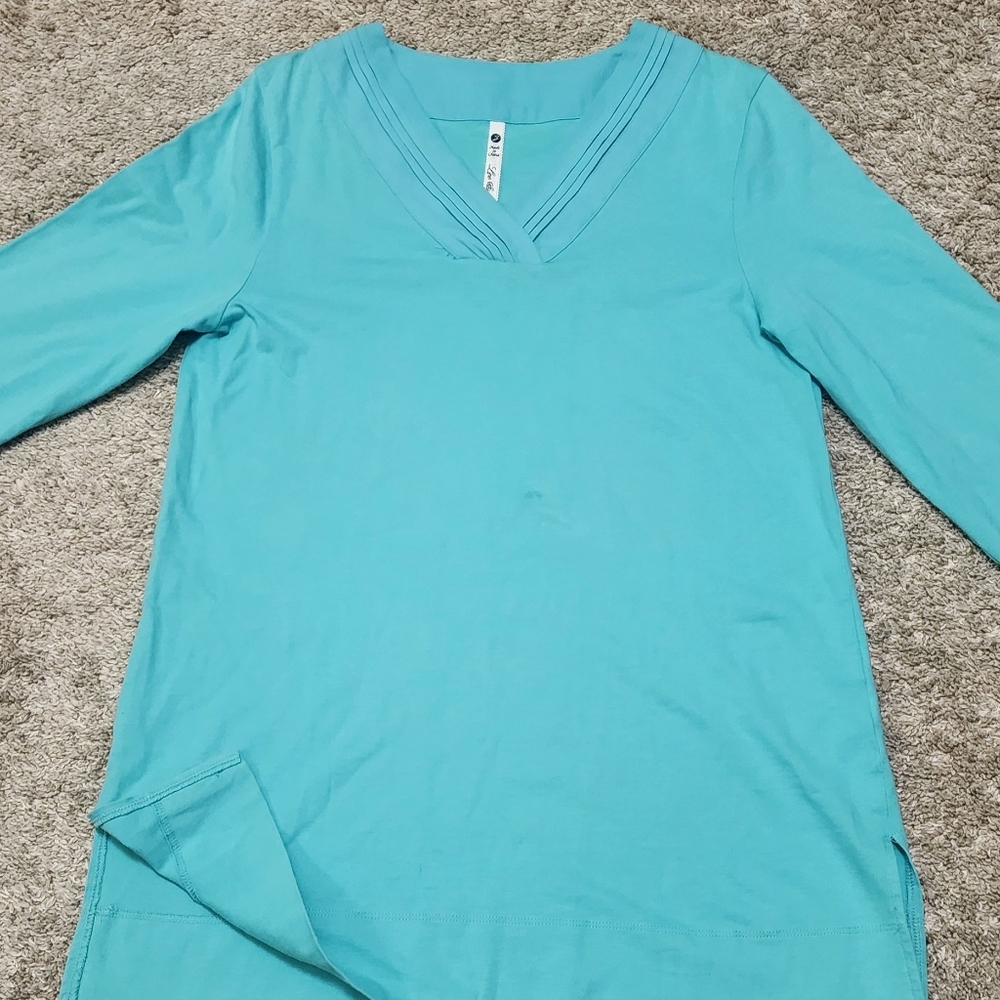 Leo & Nicole Turquoise V-Neck Tunic - Picture 2 of 8